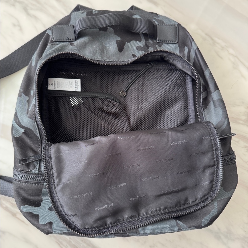 lululemon athletica city adventurer mini in black camo backpack - Picture 4 of 4